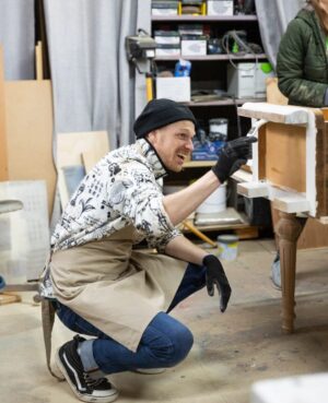 Carolin Anne Schiebel, Upcycling Workshop, alte Möbel aufbereiten, Österreich, Workshop, Aufbereitungsworkshop, Folkshilfe, chary chic, Institut Mack, Charity Putz, Paul Slaviczek, nicole maria Mack, Stop Wels, Charity Event, Gegen Gewalt an Frauen, Möbel Upcycling, Upcycling, Vintage Möbel, Juliana Käfer, Steffi Sperr, Life Radio, Morgenshow