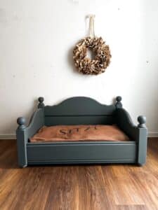 Upcycling Hundebett, Hundebett, Vintage Hundebett, chary chic, Vintage, Nachhaltigkeit, Nachhaltiger Komfort, umweltfreundlich, Upcycling Möbel, Oberösterreich, Österreich, Wels, Kematen am Innbach, Shabby Chic, Upcycling Möbel, aus alt mach neu, Vierbeiner