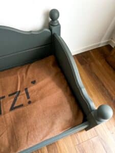 Upcycling Hundebett, Hundebett, Vintage Hundebett, chary chic, Vintage, Nachhaltigkeit, Nachhaltiger Komfort, umweltfreundlich, Upcycling Möbel, Oberösterreich, Österreich, Wels, Kematen am Innbach, Shabby Chic, Upcycling Möbel, aus alt mach neu, Vierbeiner