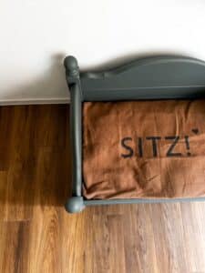Upcycling Hundebett, Hundebett, Vintage Hundebett, chary chic, Vintage, Nachhaltigkeit, Nachhaltiger Komfort, umweltfreundlich, Upcycling Möbel, Oberösterreich, Österreich, Wels, Kematen am Innbach, Shabby Chic, Upcycling Möbel, aus alt mach neu, Vierbeiner