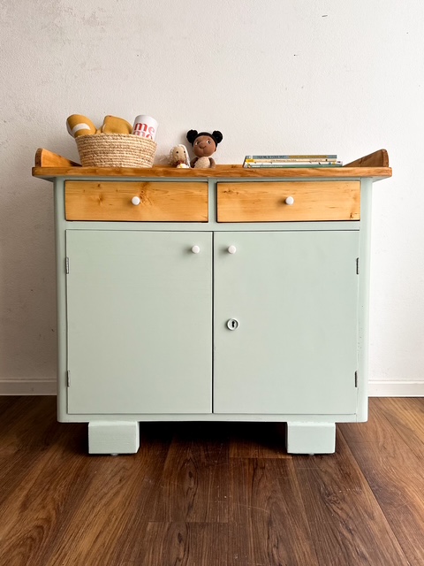 Vintage Kommode in Mintgrün mit naturbelassenen Holzschubladen – liebevoll restauriertes Upcycling Möbelstück mit Stauraum und Innenfach von chary chic in Oberösterreich