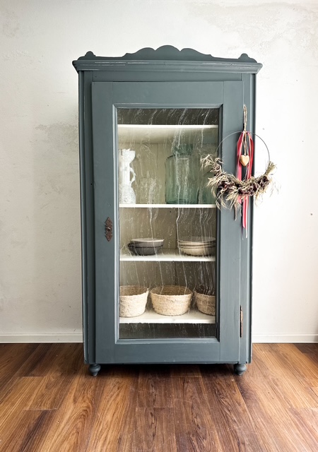 Vitrine im Landhausstil und Shabby Chic Charakter aufbereitet von chary chic in Oberösterreich