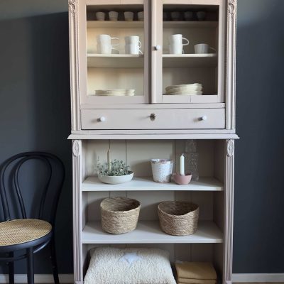 Antiker Buffetschrank im Landhausstil, Landhausstil Schrank, Schrank im Landhausstil, Geschirrschrank, Vintage Schrank, Upcycling, Upcycling Vitrine, Vintage Vitrine, Upcycling, aus alt mach neu, Vintage Möbel, chary chic, Shabby Chic, Svea